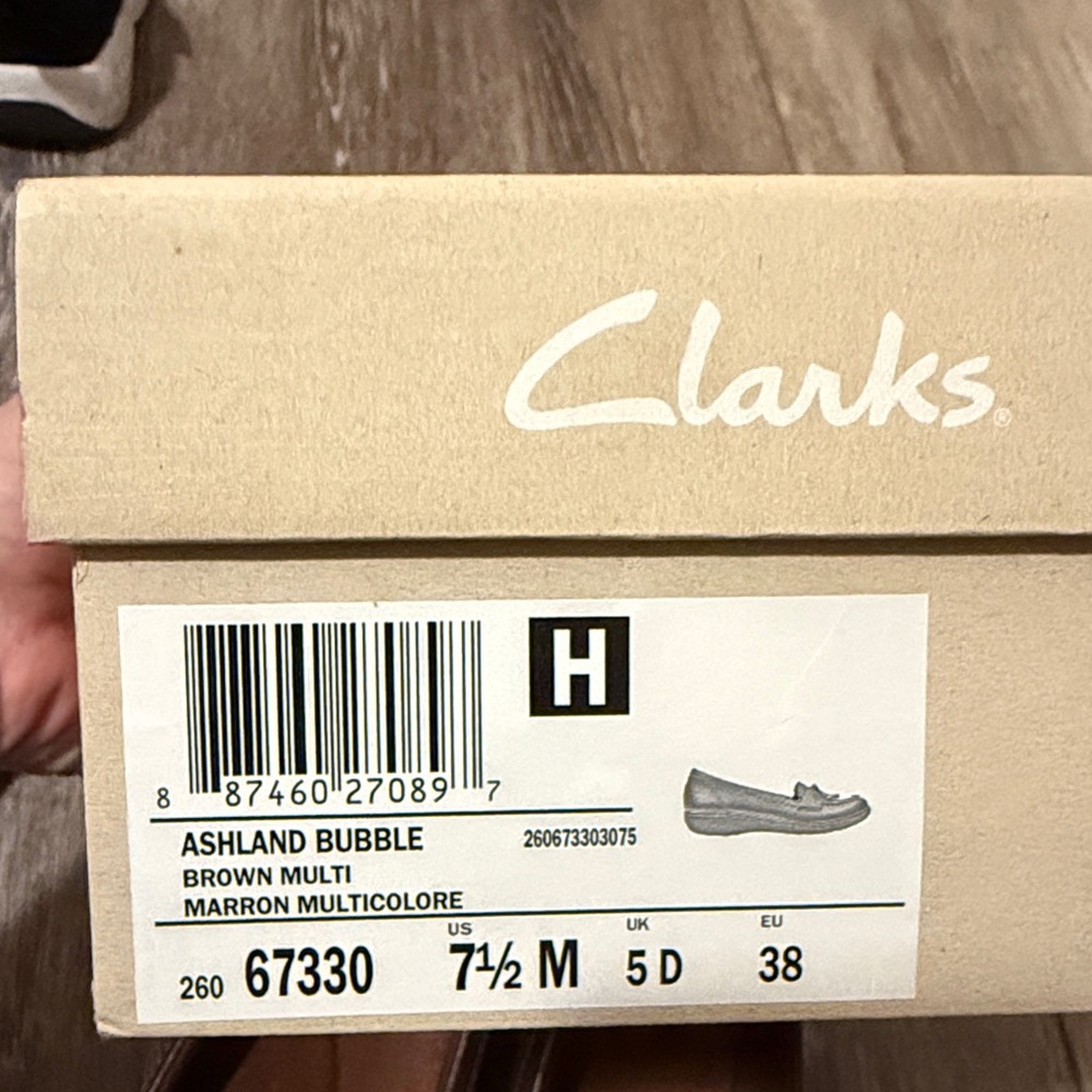 EUC Women’s Clarks Ashland Bubble Loafer - Picture 7 of 7